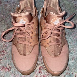 WMNS Nike Huaraches - size 9 🤎